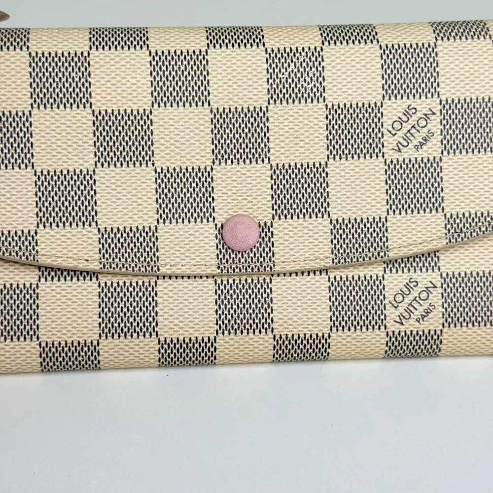 Louis Vuitton Damier Azur Wallet with Classic Checkerboard Design - Picture 6 of 7